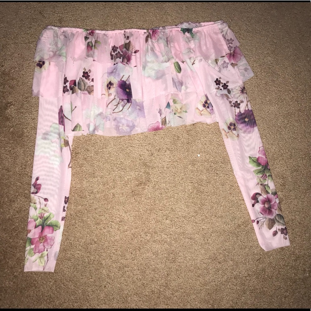 Floral off the shoulder long sleve crop top